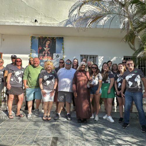 Greenheart’s International Job Fair Attendees Volunteer at the Hagar de Ancianos de Cristo Rey (Elderly Nursing Home) in the Dominican Republic