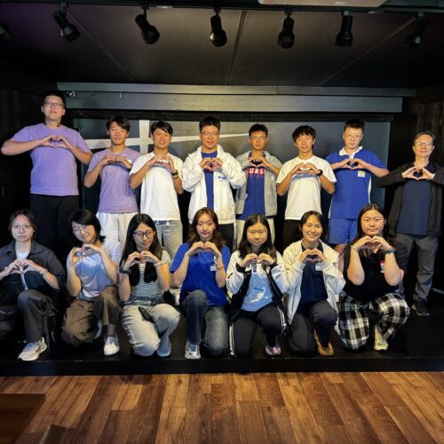 Chinese Exchange Students Visit Chicago for a Slice of American Culture